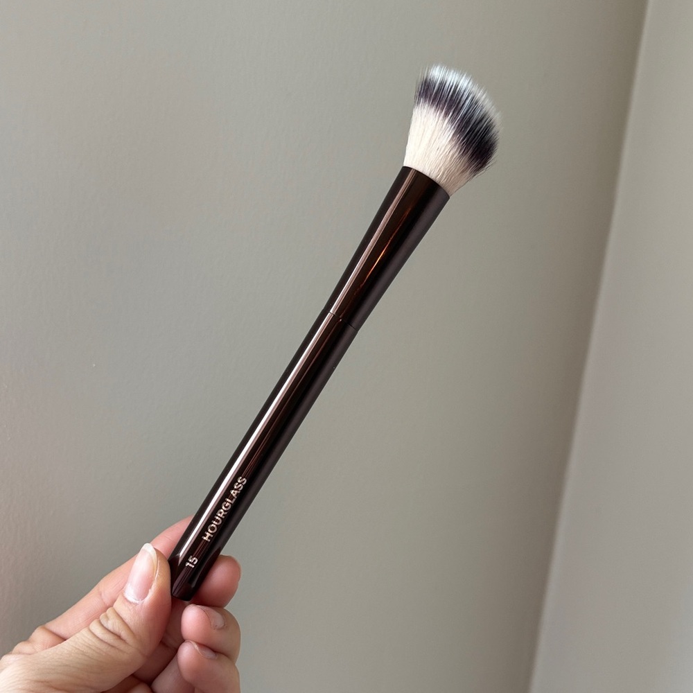 Hourglass No. 15 Blush Brush